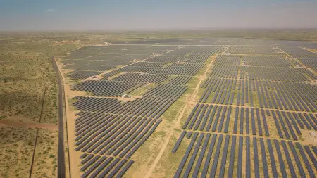 Fazendas de painéis solares: o que é, vantagens e desvantagens