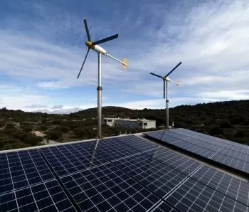 O que significa energia solar híbrida?